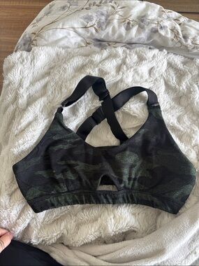 Bombshell Sportswear Camo Sports Bra - Black & Dark Green